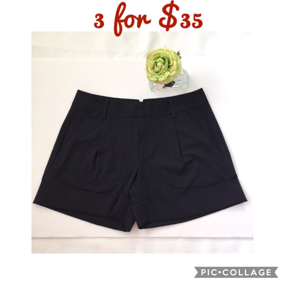 Gap Cuff Shorts - Picture 1 of 6